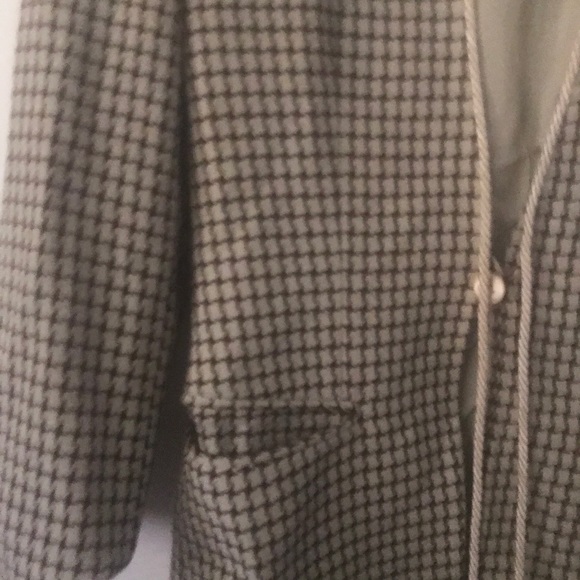 Armani Jacket Lined Size 4 made in Italy 1 Owner - Picture 3 of 16